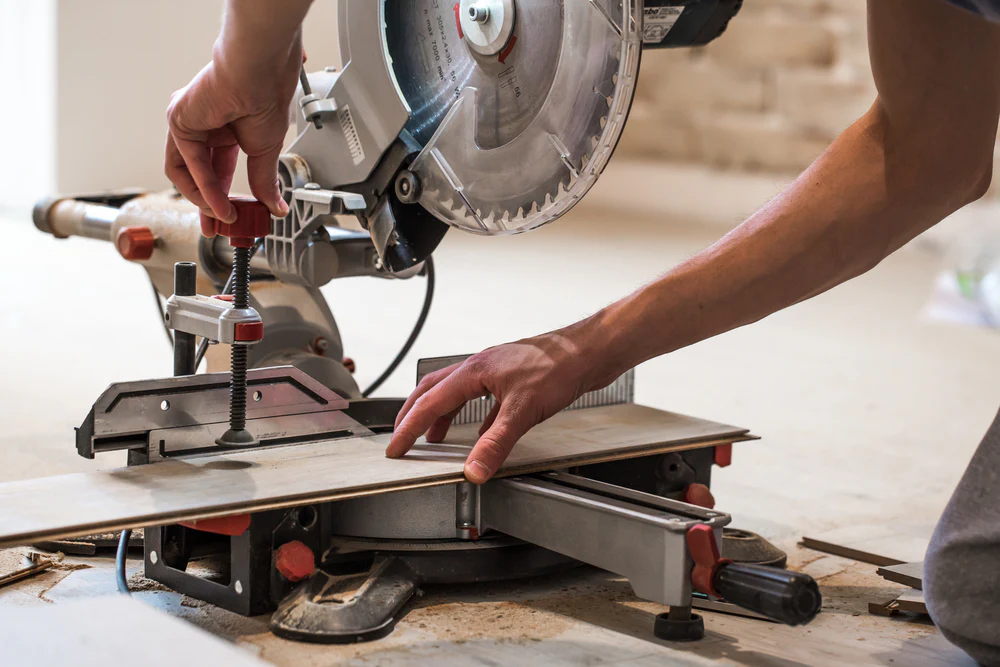 how to use a miter saw