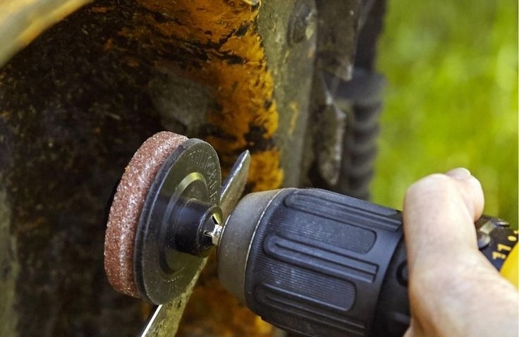 how to remove lawnmower blade